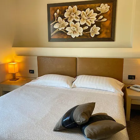 Domus Park & 4*