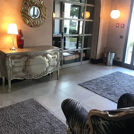 Domus Park & Ξενοδοχείο Frascati